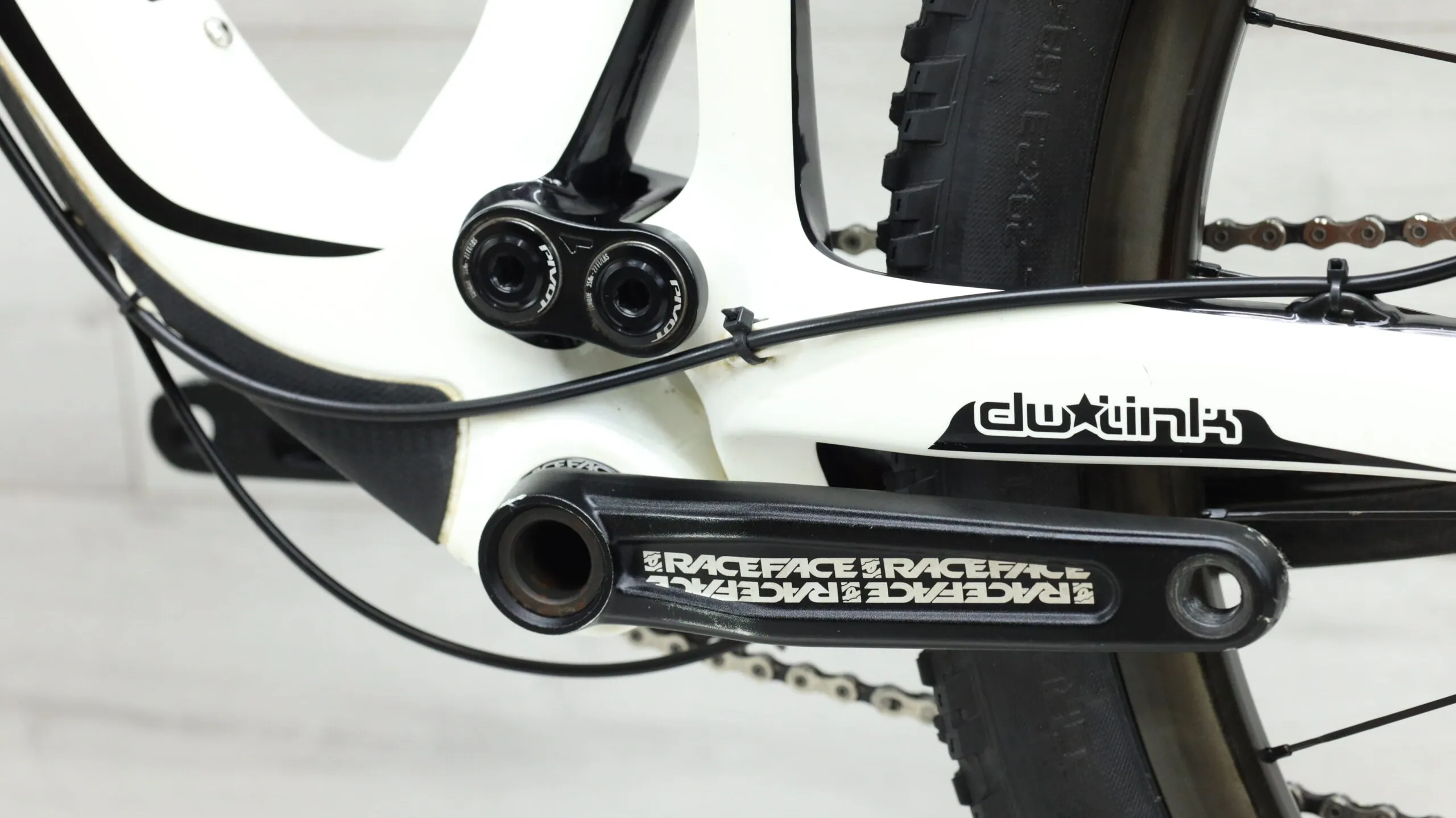 2017 Pivot Mach 429 Trail  Mountain Bike - Medium