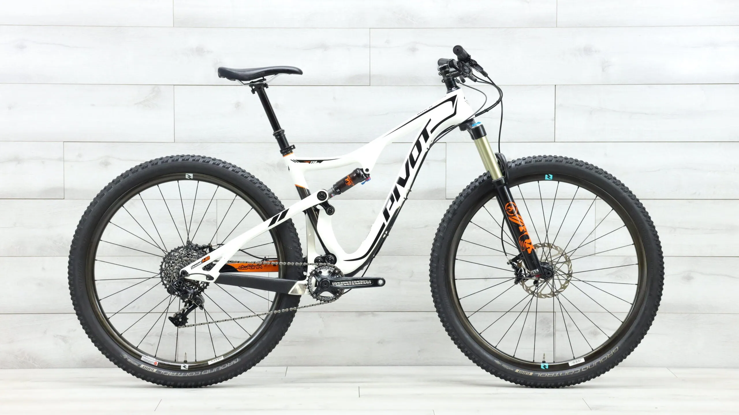 2017 Pivot Mach 429 Trail  Mountain Bike - Medium