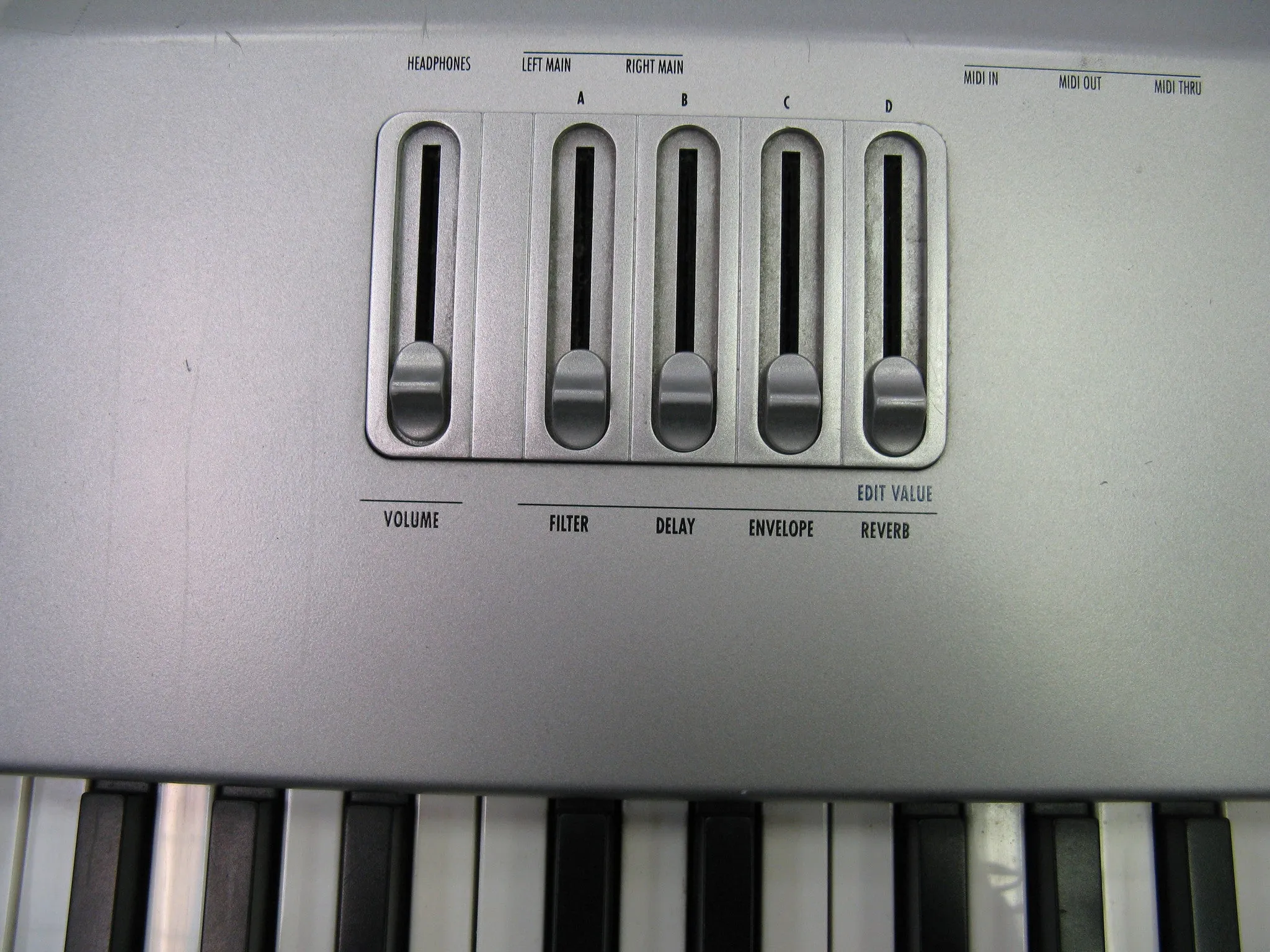 Alesis QS8.2 88 Key Synthesizer