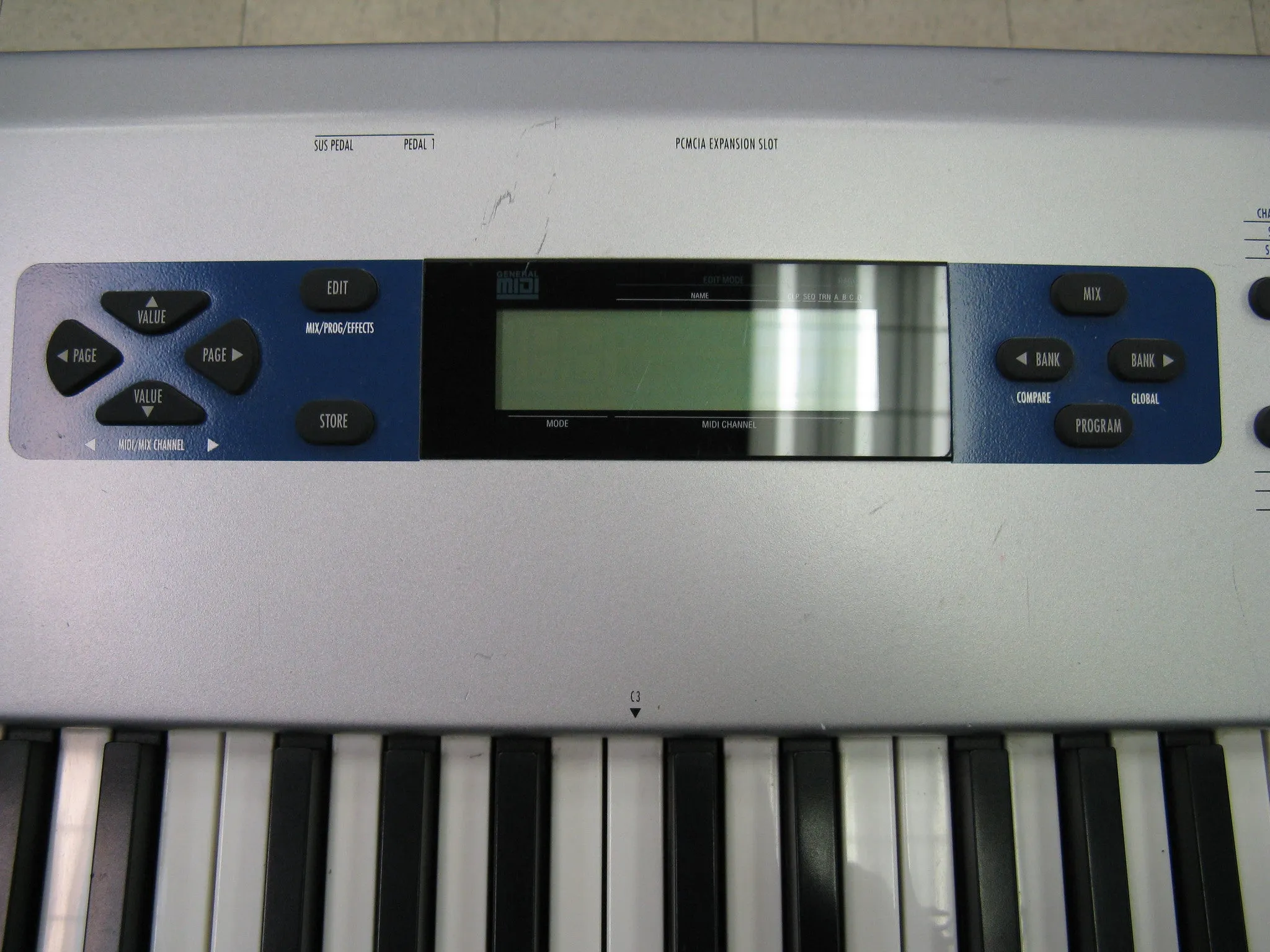 Alesis QS8.2 88 Key Synthesizer